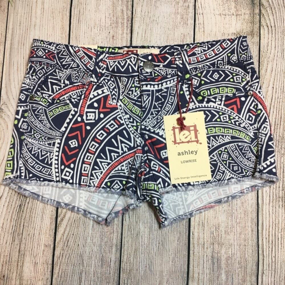 NWT Lei Aztec Print Shorts